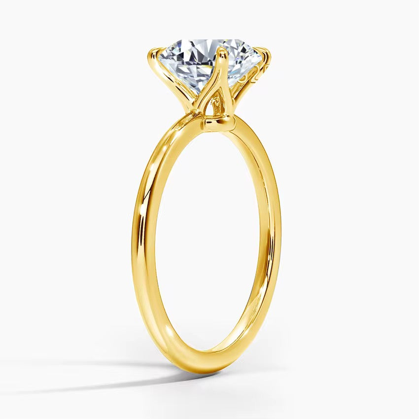 Classic 4 Claw Moissanite Ring